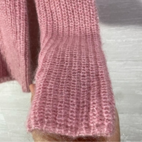 Ralph Lauren Limited Women’s Turtleneck Sweater Size S
Color Pink - Picture 2 of 12